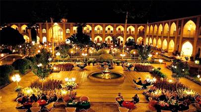 حیاط هتل عباسی اصفهان